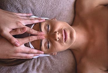 Facial Regenerative and Soothing Treatment