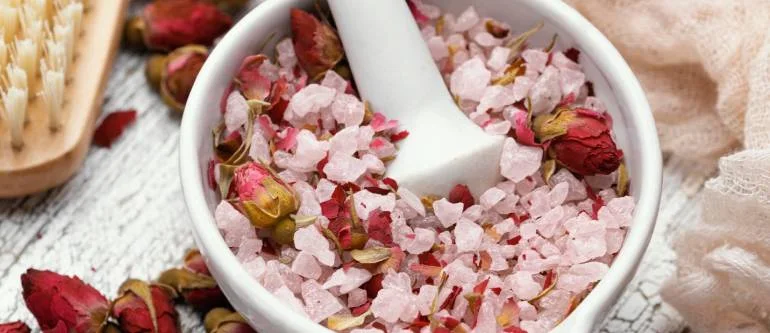 Himalayan Salt Foot Treatment: Comfort, Scrub and Detox Myths