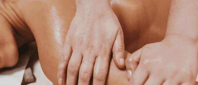 Aromatherapy vs Deep Tissue Oil Massage: A Choice Guide