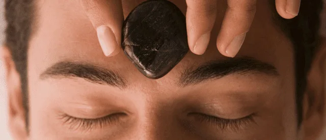 ASMR Massage: Sensory Triggers, Evidence and Spa Reality