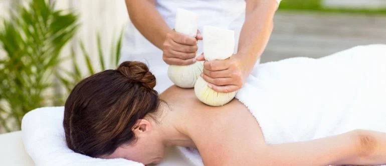 Eucalyptus Herbal Compress Bangkok: 90 vs 120 Minutes