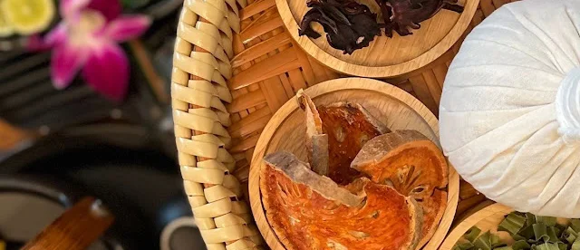 Thai Herbal Compress Bangkok: Craft, Heat and Evidence