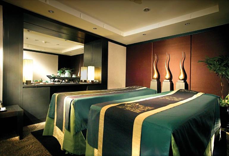 Banyan Tree Spa Bangkok (Skyline luxury + signature journeys)