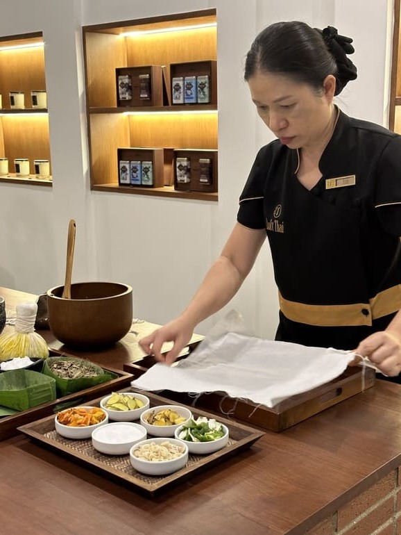 The Timeless Craft of Herbal Compress