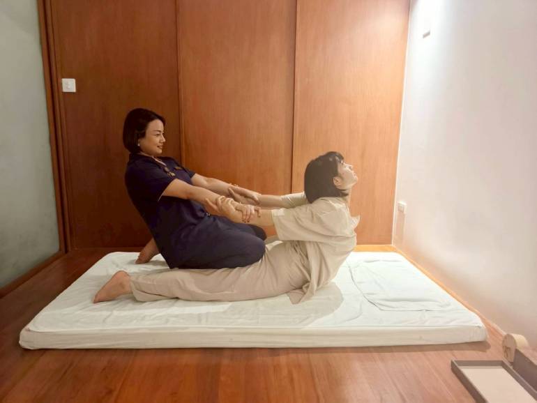 Deep Quadriceps and Chest Expansion Stretch