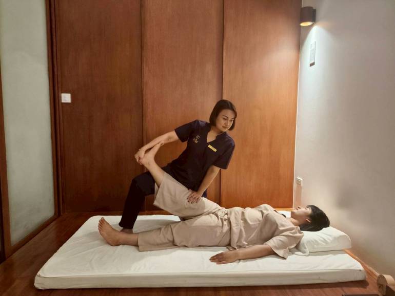 Controlled Hip and Quadriceps Mobilization
