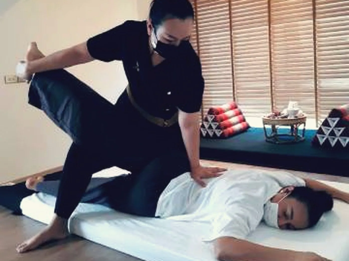 Floor-mat massage technique practised at Nuad Thai School